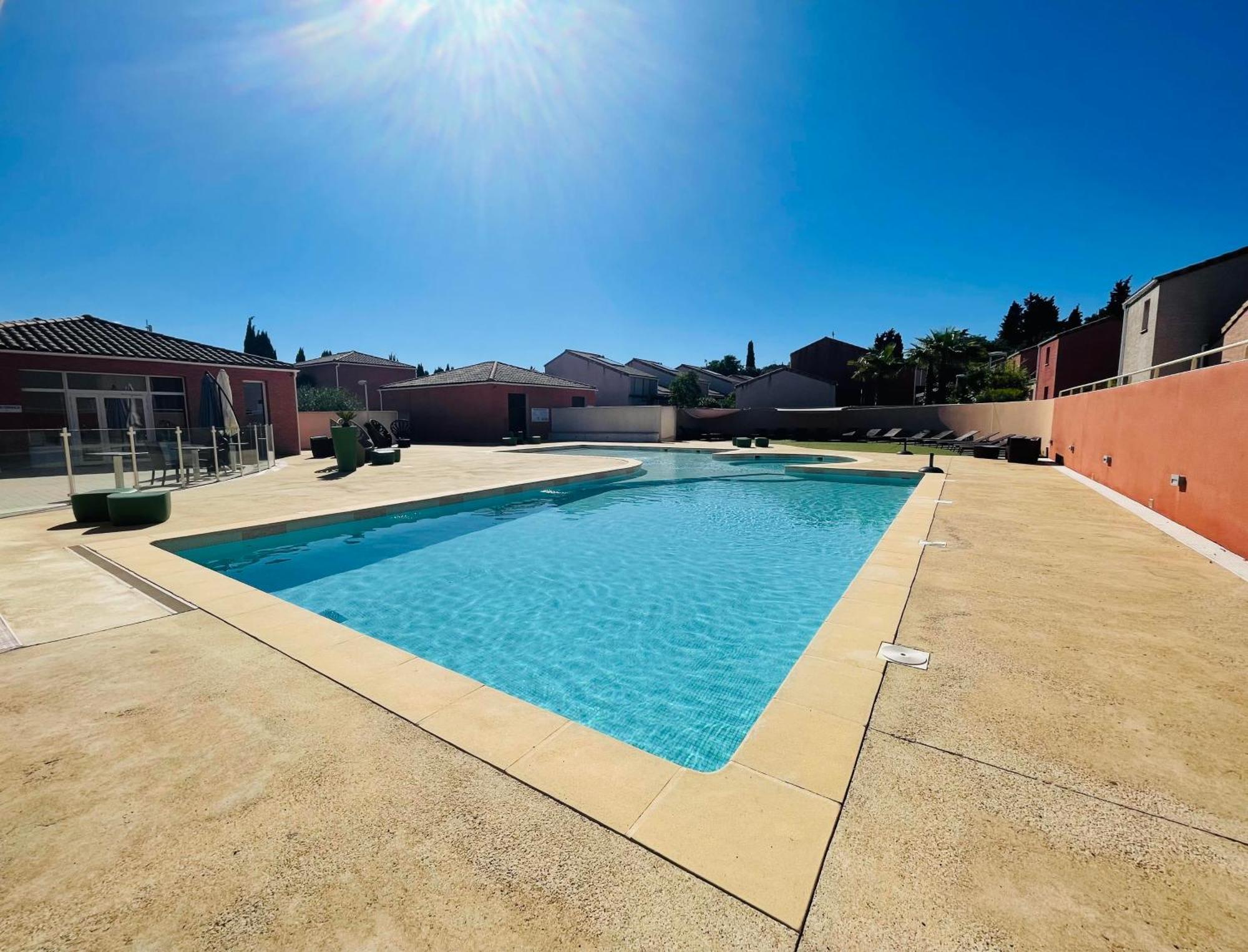 Terres De France - Le Domaine De Bacchus Hotel Saint-Christol  ภายนอก รูปภาพ