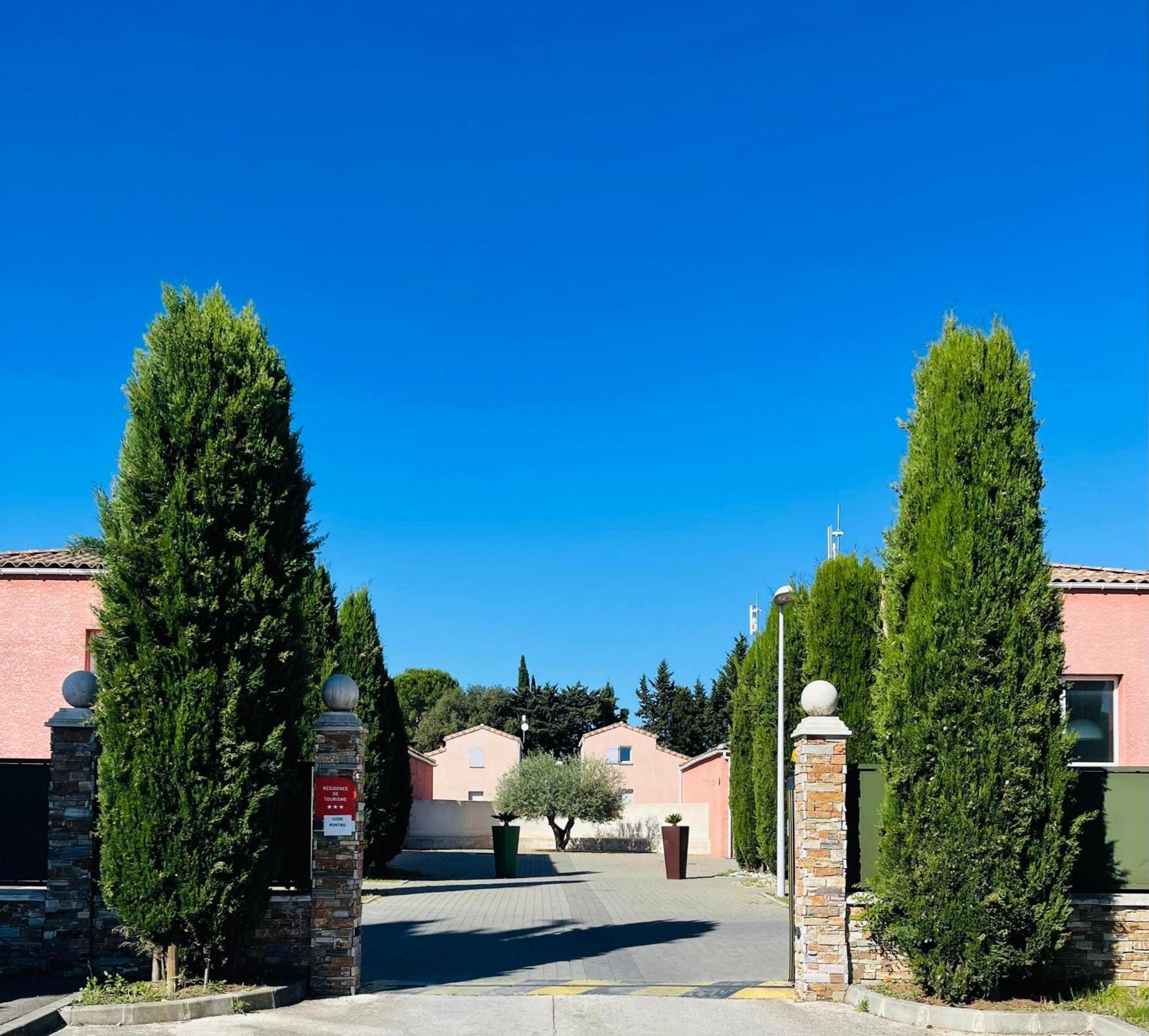 Terres De France - Le Domaine De Bacchus Hotel Saint-Christol  ภายนอก รูปภาพ