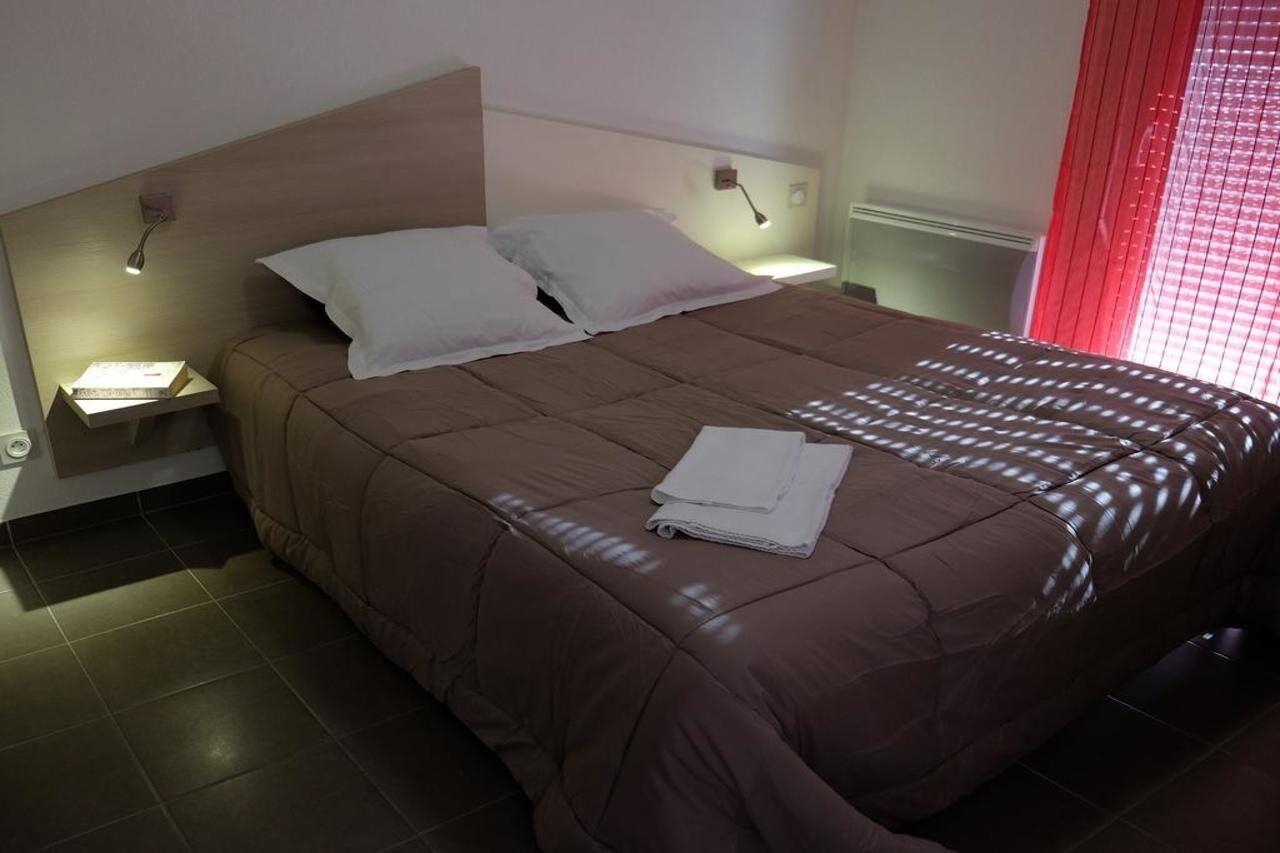 Terres De France - Le Domaine De Bacchus Hotel Saint-Christol  ภายนอก รูปภาพ